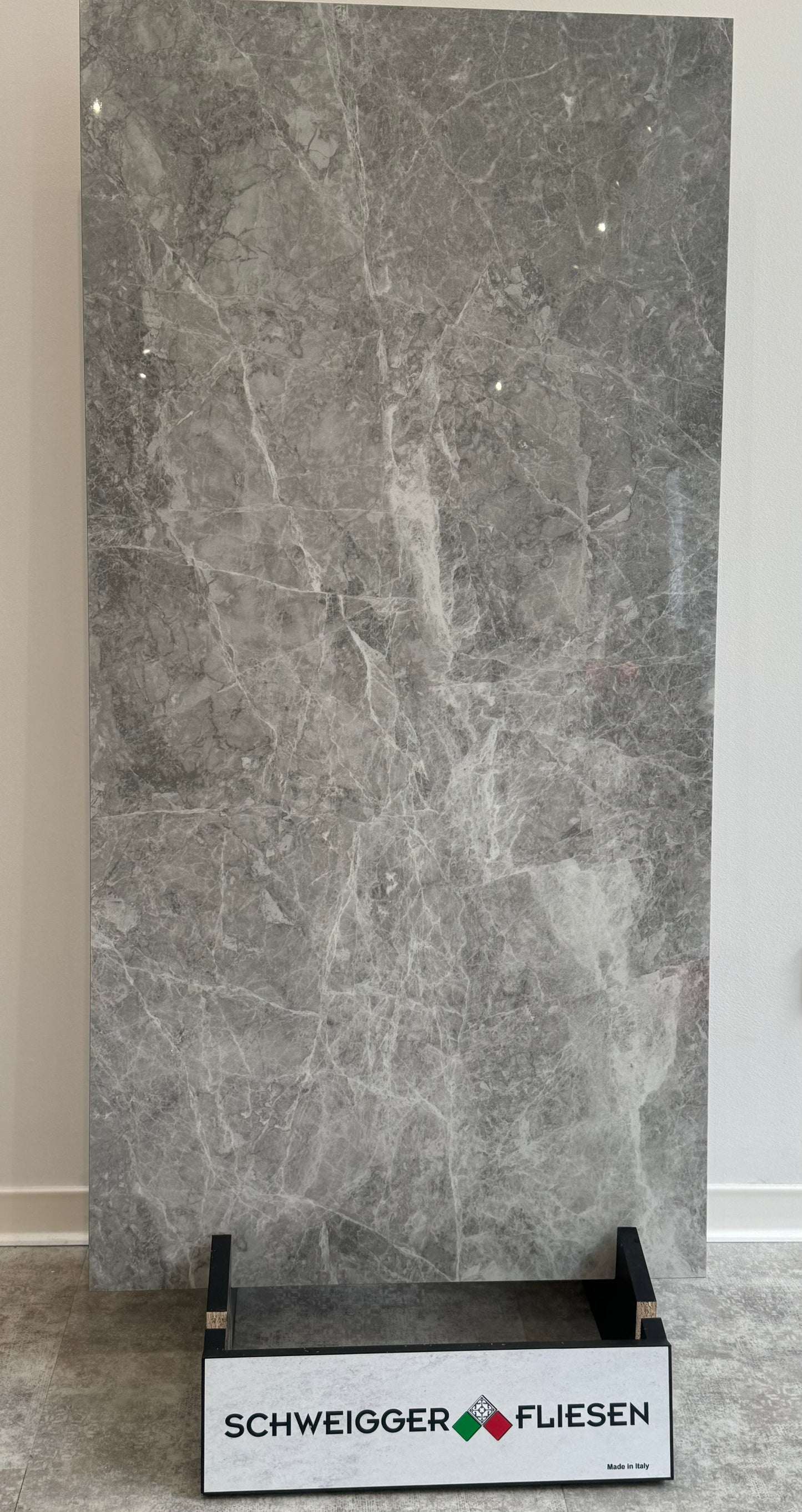 Feinsteinzeugfliese 60x120 cm – grau, poliert, edle Marmoroptik (R10)
