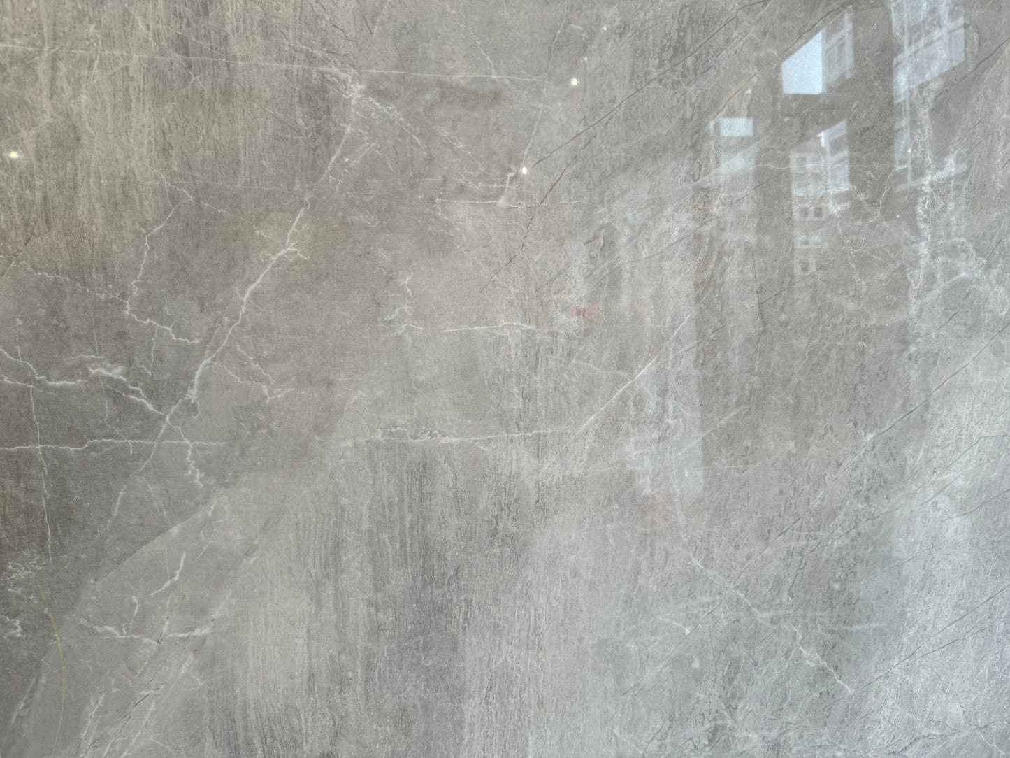 Feinsteinzeugfliese – 120x120 cm, glänzend, Steingrau mit eleganter Marmorierung (R10) PREIS PRO mq2