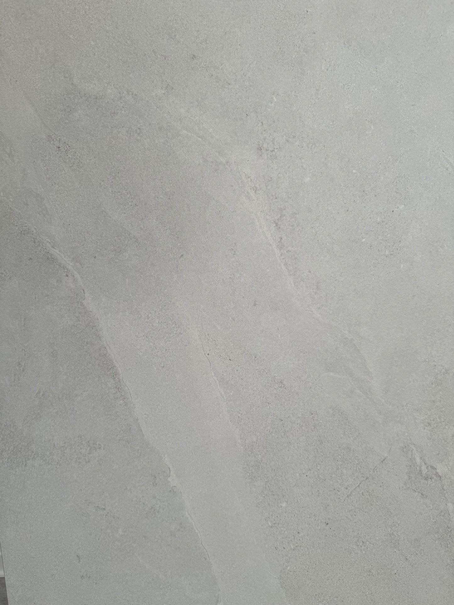 Feinsteinzeugfliese – 60x120 cm, matt, Warmgrau mit weißer Marmorierung (R9) PREIS PRO mq2