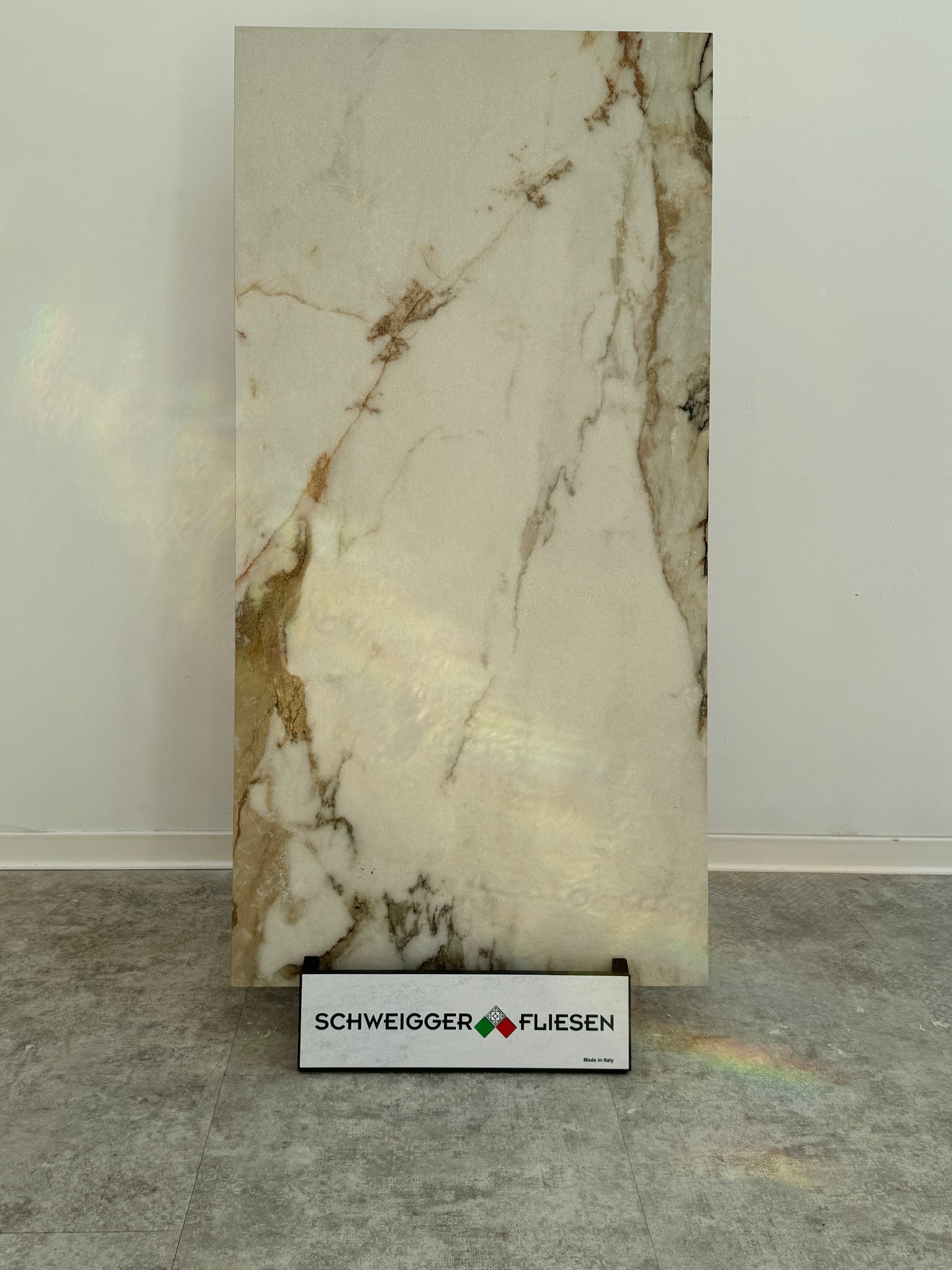 Feinsteinzeugfliese – 60x120 cm, poliert, Weiß mit beiger und grauer Marmorierung (R9) PREIS PRO mq2
