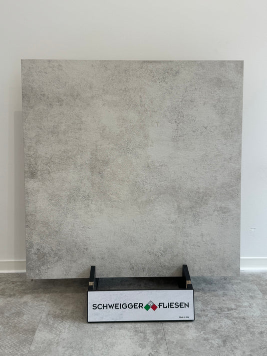 Feinsteinzeug Fliese 90x90 cm | Betonoptik Hellgrau | R9 | Matte Oberfläche