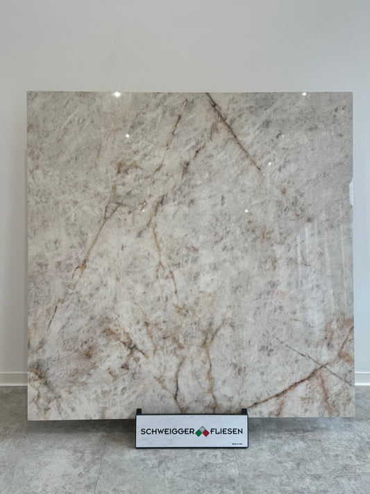 Feinsteinzeugfliese  120x120 cm, poliert, Cremeweiß mit warmen Maserungen (R10)