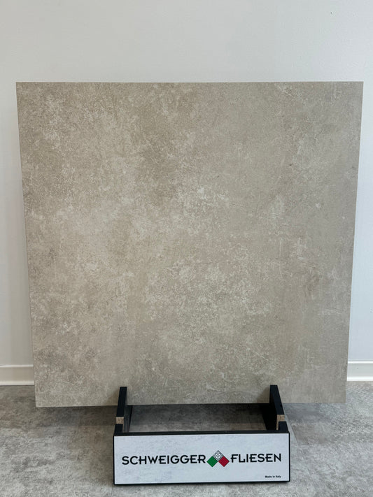 Feinsteinzeugfliese – 80 x 80 cm, matt, Helles Grau mit dezenter Steinstruktur (R9) PREIS PRO mq2