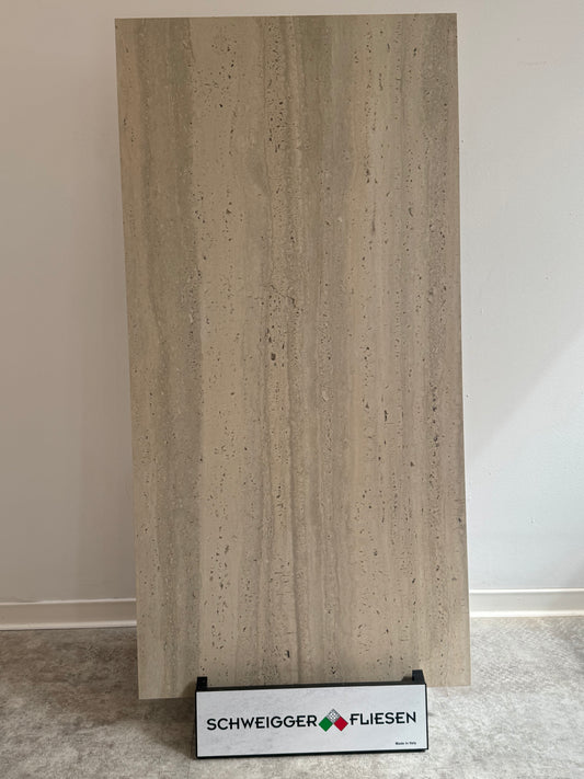 Feinsteinzeugfliese – 60x120 cm, poliert, Sandbeige mit grauer Nuance und feiner Natursteinstruktur (R9) PREIS PRO mq2