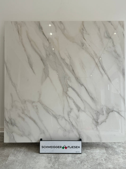 Feinsteinzeugfliese – 120x120 cm, poliert, Weiß mit grauer Marmorierung (R9) PREIS PRO mq2