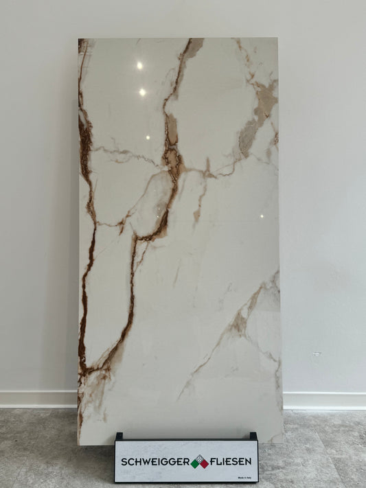 Feinsteinzeugfliese – 60x120 cm, poliert, Weiß mit beiger & brauner Marmorierung (R9) PREIS PRO mq2