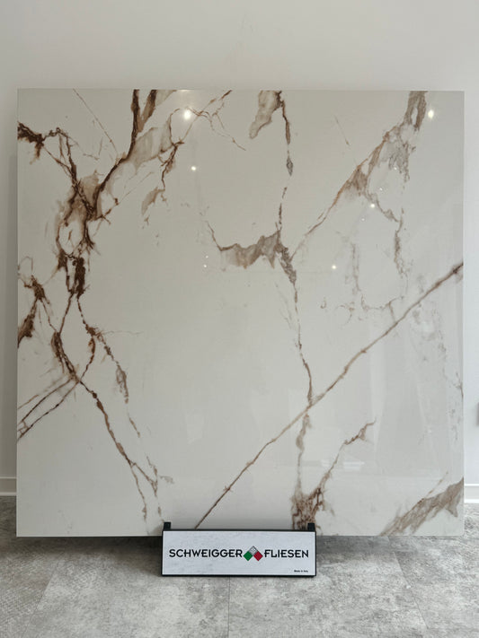 Feinsteinzeugfliese – 120x120 cm, poliert, Weiß mit beiger &amp; brauner Marmorierung (R9) PREIS PRO mq2