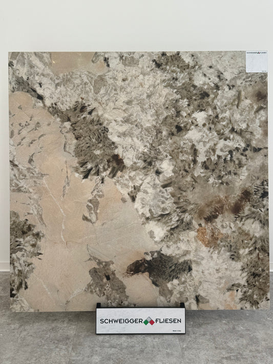 Feinsteinzeugfliese „Heritage Flame“ – 120x120 cm, poliert, Dunkel mit grauer, weißer &amp; beiger Marmorierung (R9) PREIS PRO mq2
