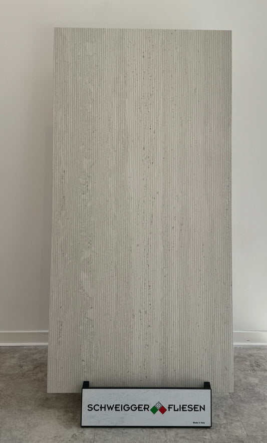 Feinsteinzeugfliese – 60x120 cm, matt, Hellgrau mit feiner Steinstruktur (R9) PREIS PRO mq2